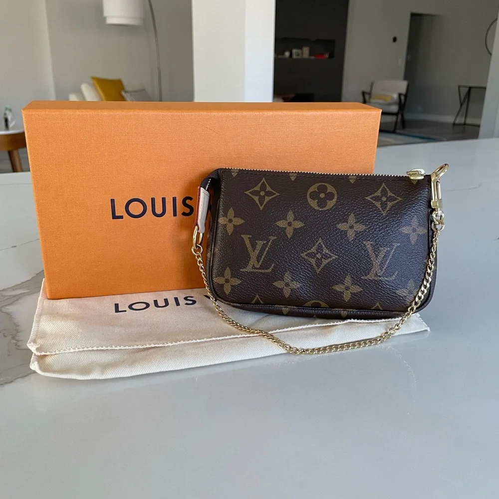 BRAND NEW Louis Vuitton Mini Pochette Accessoires in M O N O G R A M - Picture 1 of 9